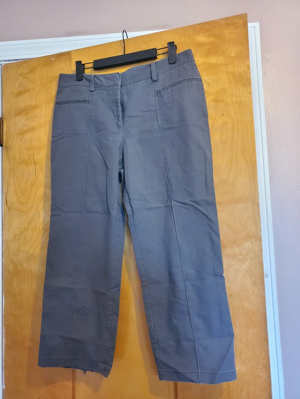 Ann Taylor Gray Straight-Leg Women's Capri Pants Size 8
